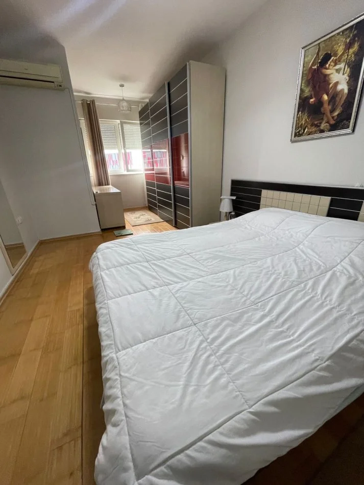 Tirane, jepet me qera apartament 2+1+Ballkon Kati 5, 120 m² 1.000 € (Stadiumi Air Albania)