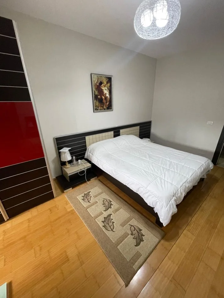 Tirane, jepet me qera apartament 2+1+Ballkon Kati 5, 120 m² 1.000 € (Stadiumi Air Albania)