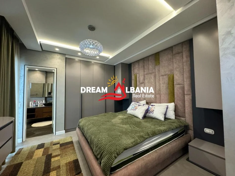 Tirane, shitet apartament 3+1 Kati 5, 153 m² 220.000 € (fresk)