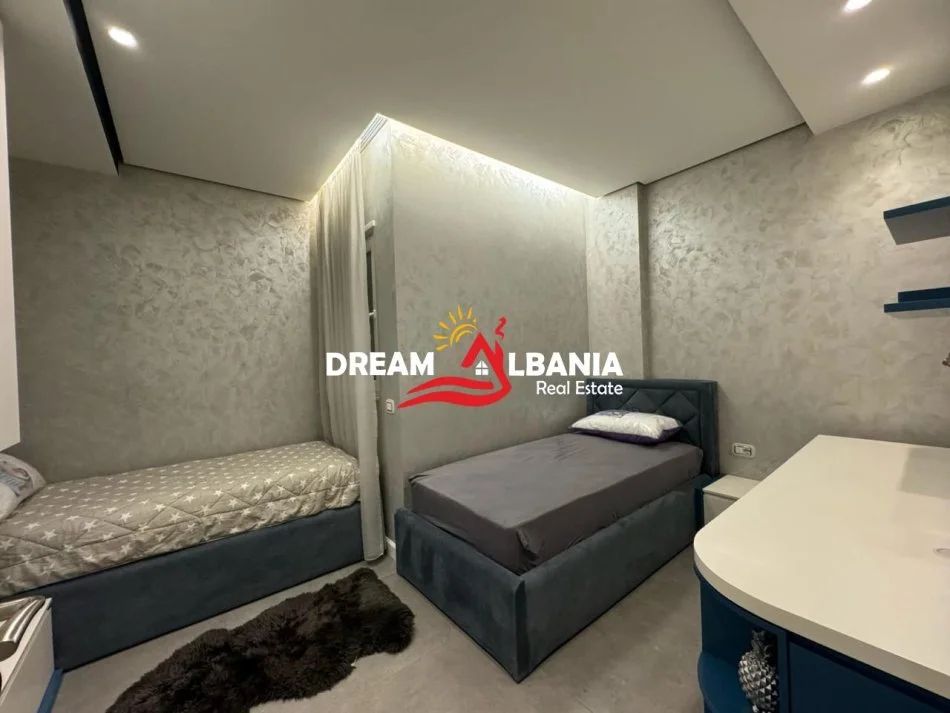 Tirane, shitet apartament 3+1 Kati 5, 153 m² 220.000 € (fresk)