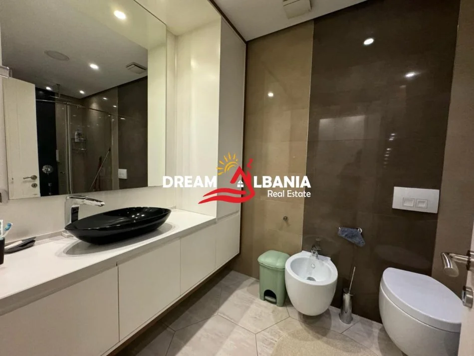 Tirane, shitet apartament 3+1 Kati 5, 153 m² 220.000 € (fresk)