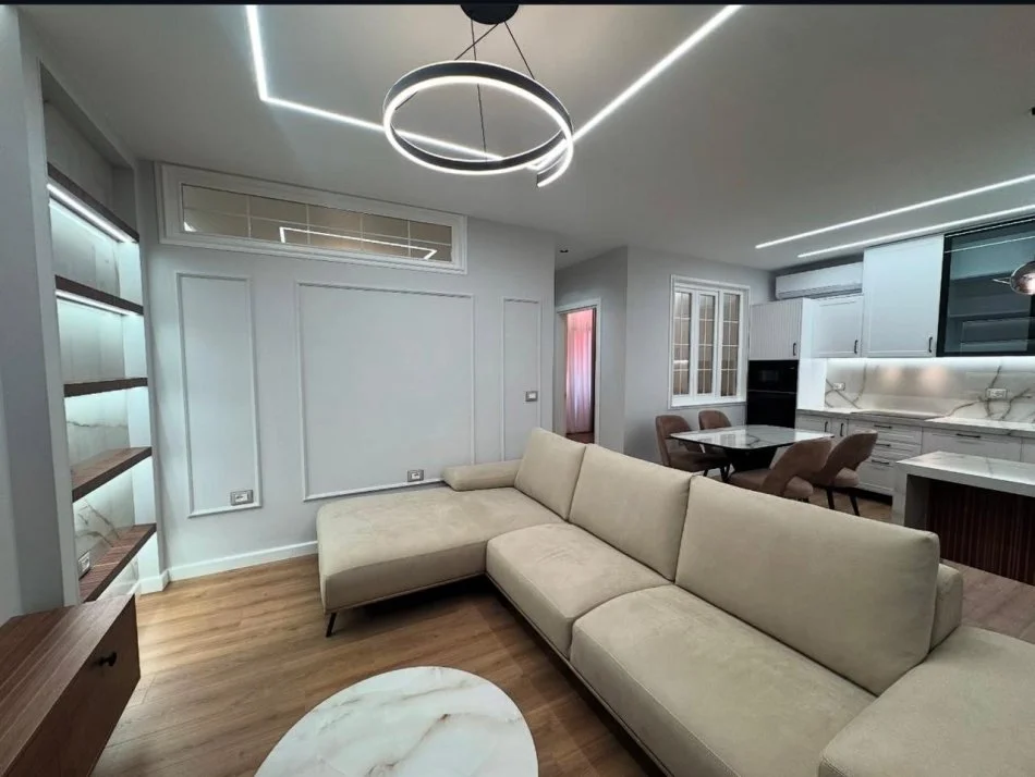 Tirane, jepet me qera apartament 2+1+Ballkon Kati 4, 100 m² 900 € (selvia)