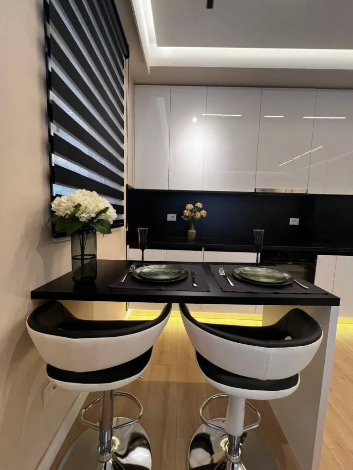 Tirane, shitet apartament 2+1+Ballkon , 107 m² 305.000 € (pazari i ri)