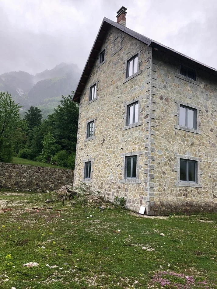 Shkoder, shitet Vile 3 Katshe Kati 3, 480 m² 600.000 € (Theth)