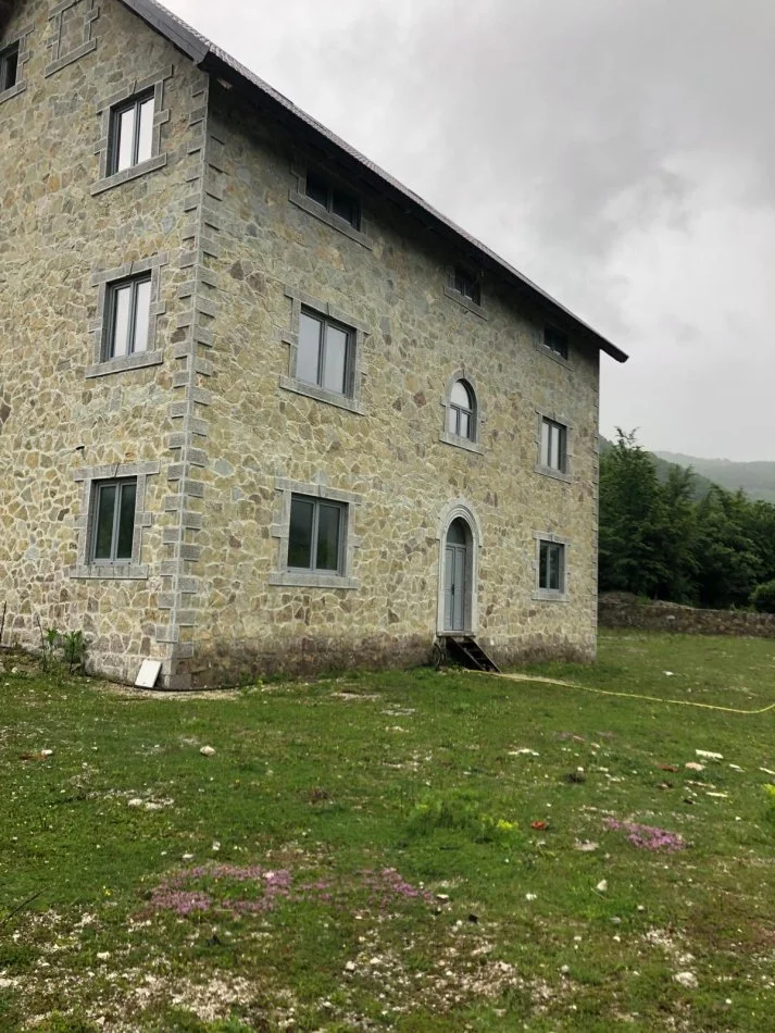 Shkoder, shitet Vile 3 Katshe Kati 3, 480 m² 600.000 € (Theth)