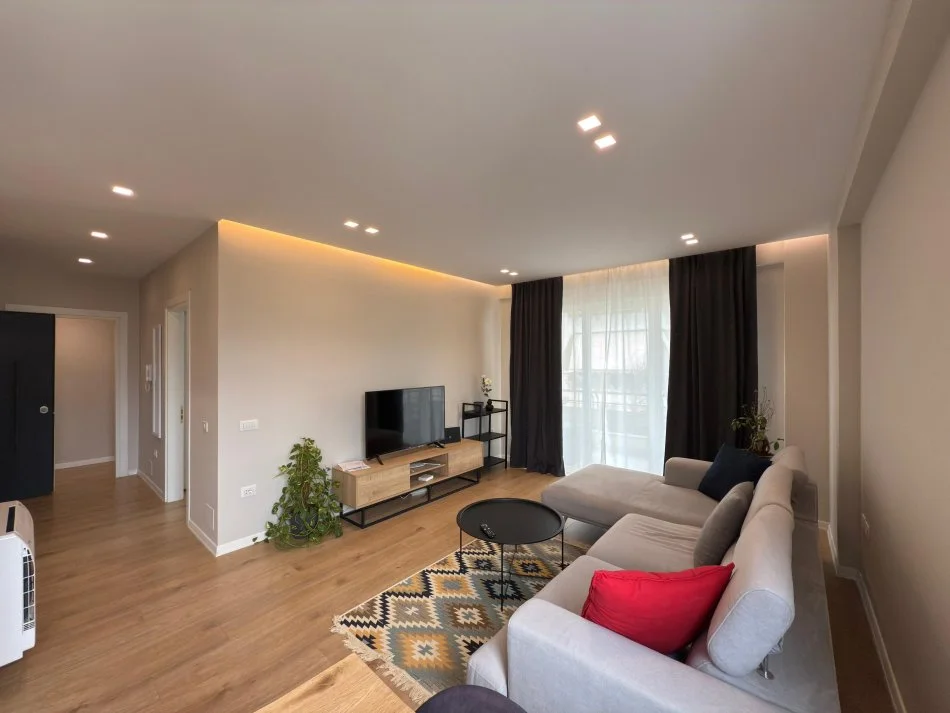 Tirane, shitet apartament 2+1+Ballkon Kati 3, 92 m² 230.000 € (Liqeni i Thate)