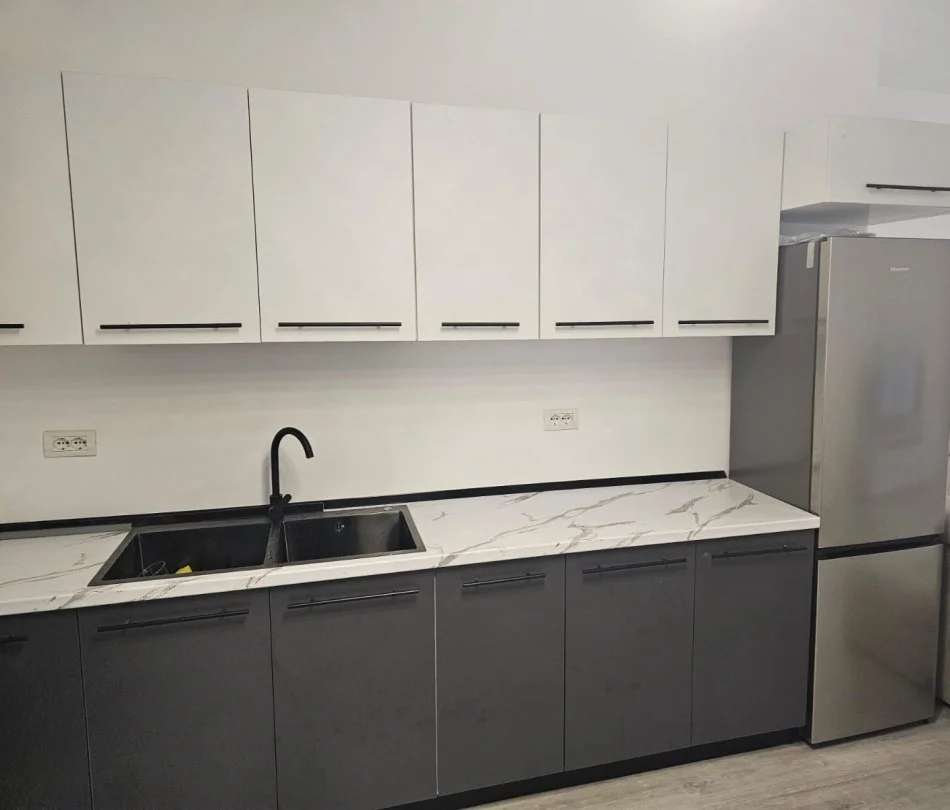 Tirane, jepet me qera apartament 2+1 , (5 Maji)