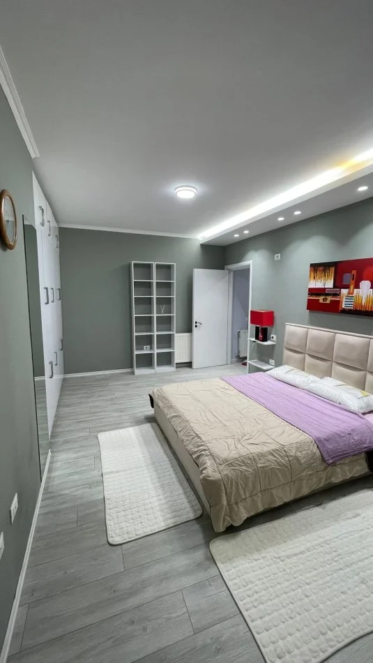 Tirane, jepet me qera apartament 1+1+Ballkon Kati 3, 73 m² 650 € (Komuna e Parisit)