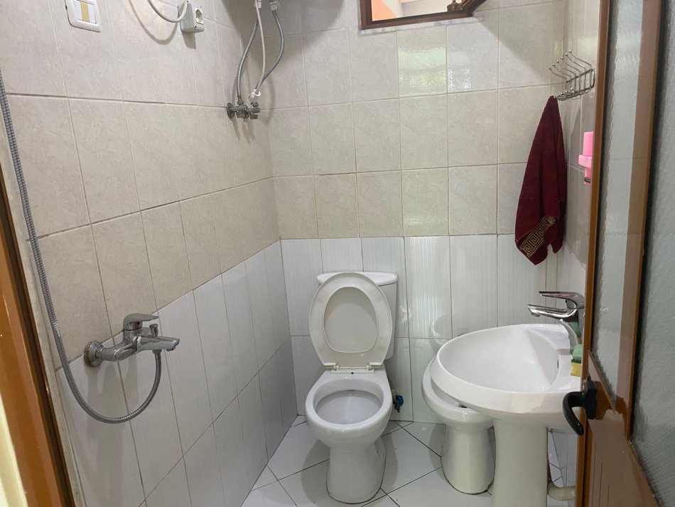 Tirane, jepet me qera shtepi 2+1 Kati 1, 75 m² 350 € ( Jepet me Qera Apartament 2+1 afër Bulevardit të Ri!)