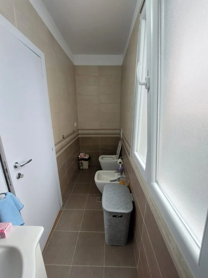 Tirane, jepet me qera Vile 5+1+Aneks+Ballkon Kati 0, 210 m² 1.200 € (Mihal Grameno)