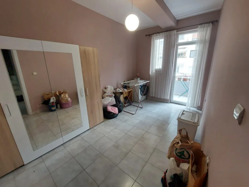 Tirane, jepet me qera Vile 5+1+Aneks+Ballkon Kati 0, 210 m² 1.200 € (Mihal Grameno)