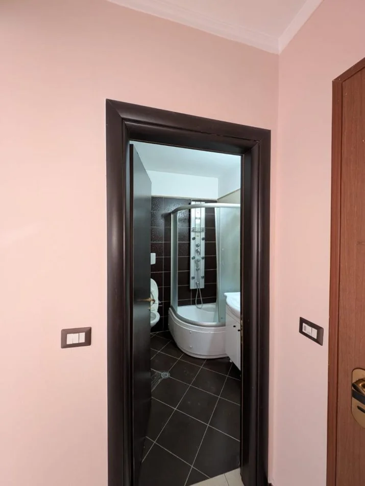 Durres, jepet me qera ambjent biznesi Kati 2, 180 m² 900 € (Poliklinika, Durres)