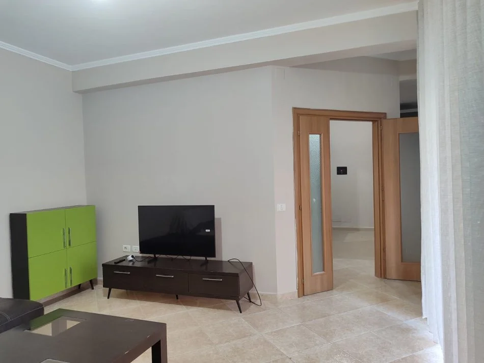 Tirane, jepet me qera 2+1 , (Liqeni i Thate)