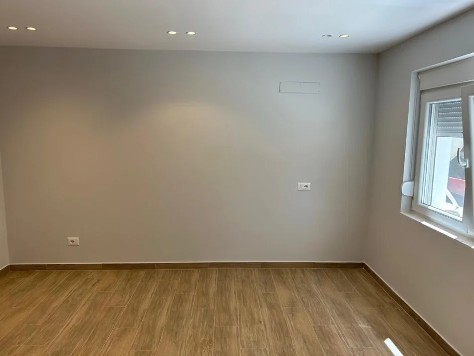 Tirane, jepet me qera apartament 1+1+Ballkon Kati 2, 55 m² 550 € (rruga e elbasanit)
