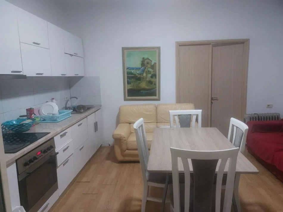Tirane, jepet me qera shtepi 1+1 Kati 2, 60 m² 400 € (qytet studenti)
