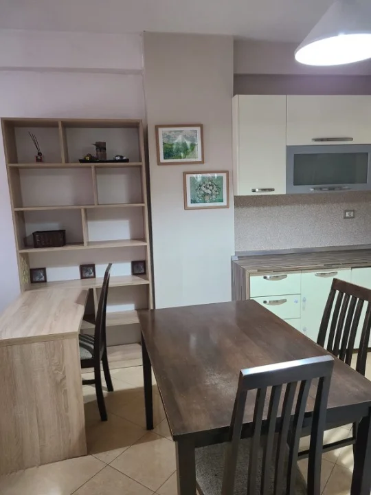 Tirane, jepet me qera 1+1 Kati 8, 73 m² 350 € (Yzberisht)
