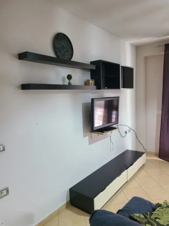 Tirane, jepet me qera 1+1 Kati 8, 73 m² 350 € (Yzberisht)