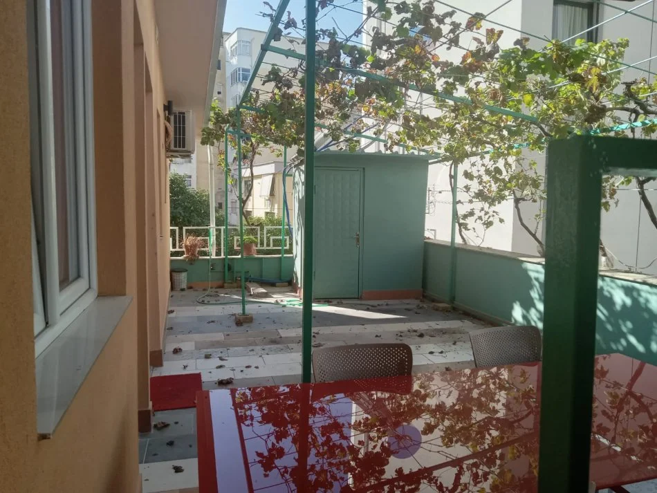 Tirane, jepet me qera apartament 2+1+Ballkon Kati 3, 120 m² 650 € (Myslym Shyri)