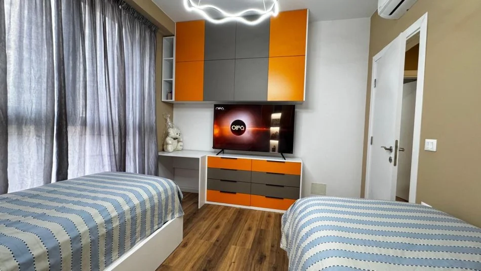 Tirane, shitet apartament 2+1+Ballkon Kati 3, 105 m² 215.000 € (Ish Fusha e Aviaciont)