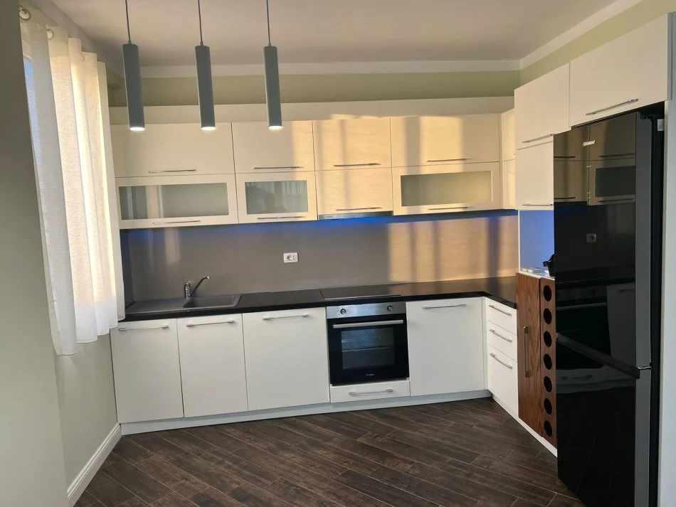 Tirane, shitet apartament 2+1+Ballkon Kati 5, 118 m² 155.000 € (Rruga loni Ligori)