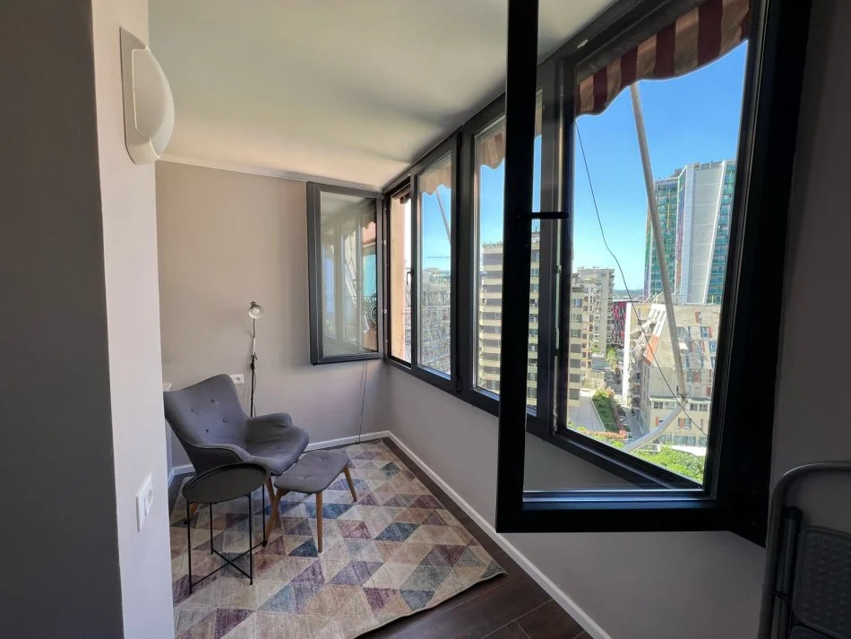 Tirane, jepet me qera apartament 1+1+Ballkon Kati 9, 75 m² 800 € (Rruga e Elbasanit)