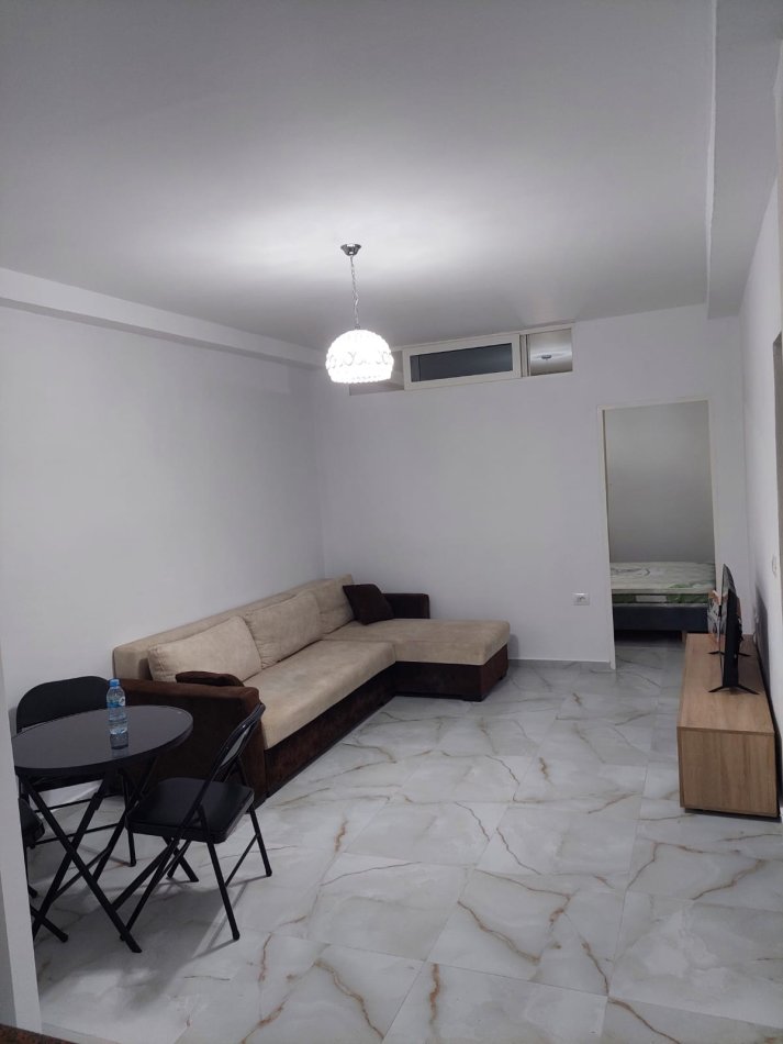 Tirane, jepet me qera apartament 1+1 Kati 1, 70 m² 400 Euro (Jepet me Qera Super Apartamenti 1+1 ne Rrugen e Kavajes.)