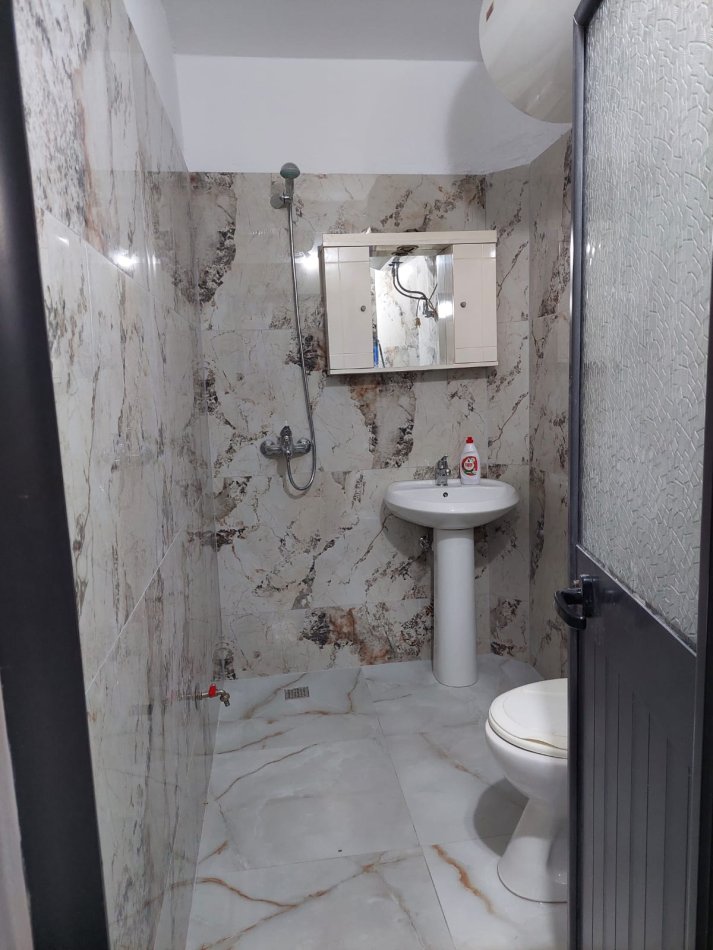 Tirane, jepet me qera apartament 1+1 Kati 1, 70 m² 400 Euro (Jepet me Qera Super Apartamenti 1+1 ne Rrugen e Kavajes.)