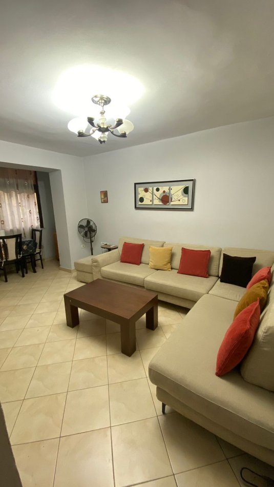 Tirane, jepet me qera apartament 1+1 Kati 3, 51 m² 450 € Rr. Mine Peza