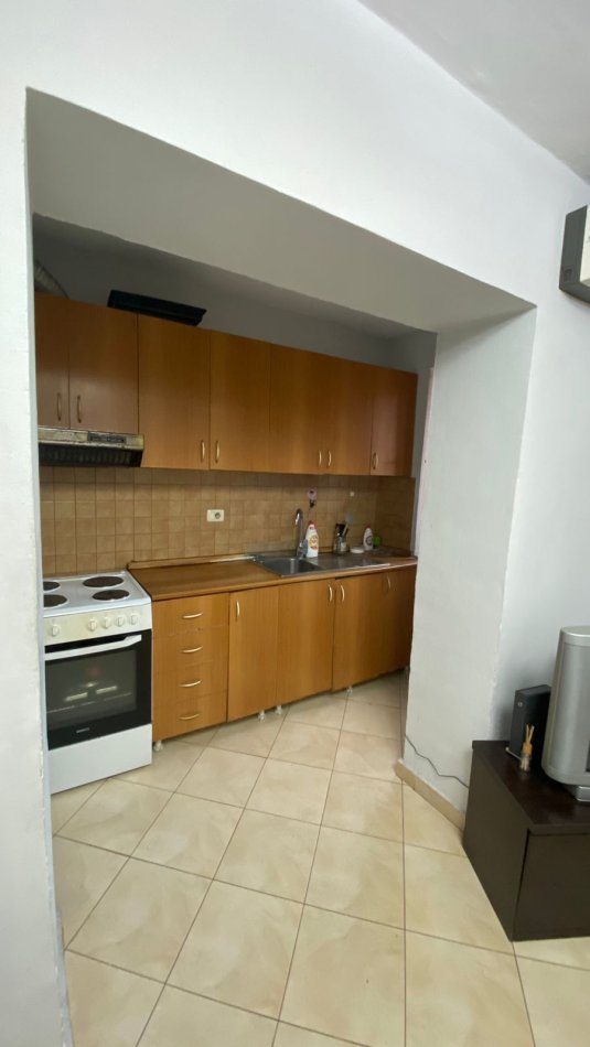 Tirane, jepet me qera apartament 1+1 Kati 3, 51 m² 450 € Rr. Mine Peza