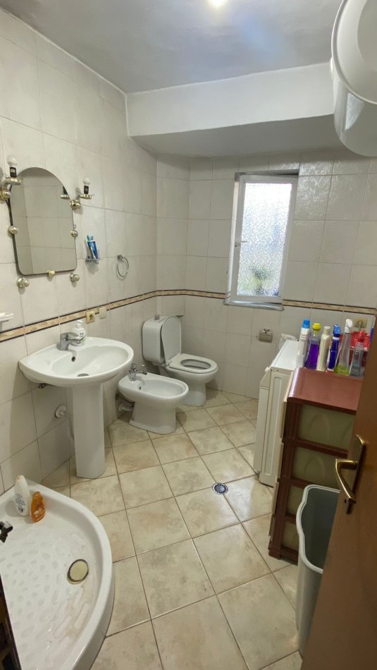 Tirane, jepet me qera apartament 1+1 Kati 3, 51 m² 450 € Rr. Mine Peza