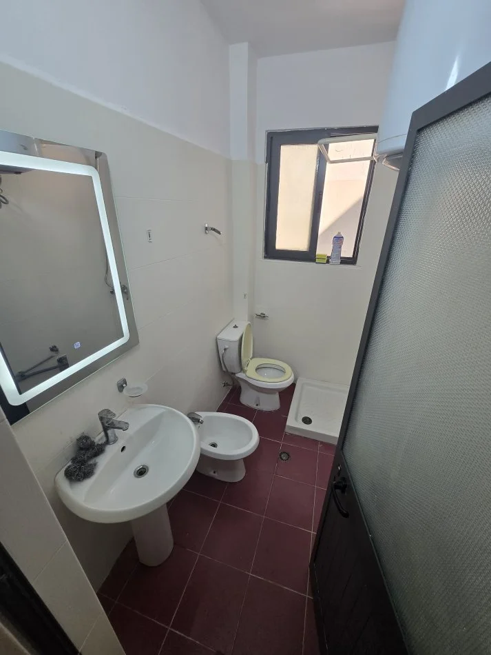 Shkembi Kavajes, shitet apartament 1+1+Aneks+Ballkon Kati 2, 70 m² 88.000 € (Shkembi i Kavajes)