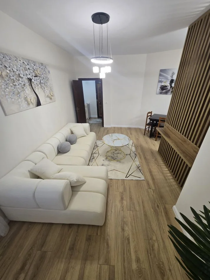 Shkembi Kavajes, shitet apartament 1+1+Aneks+Ballkon Kati 2, 70 m² 88.000 € (Shkembi i Kavajes)