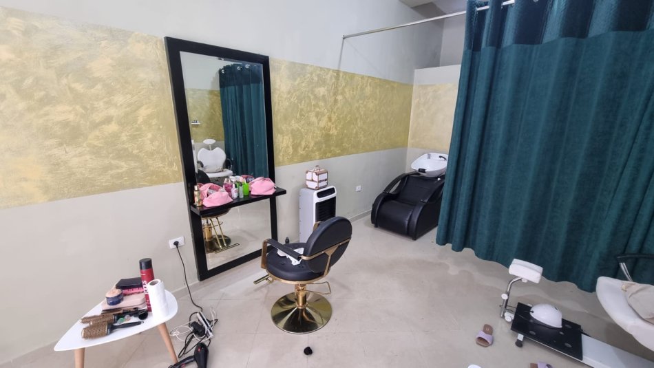 Tirane, shitet ambjent biznesi Kati 0, 37 m² 4.500.000 € (Shitet biznes Parukeri-Estetike e Kompletuar ne Astir ne zone me shume levizje)