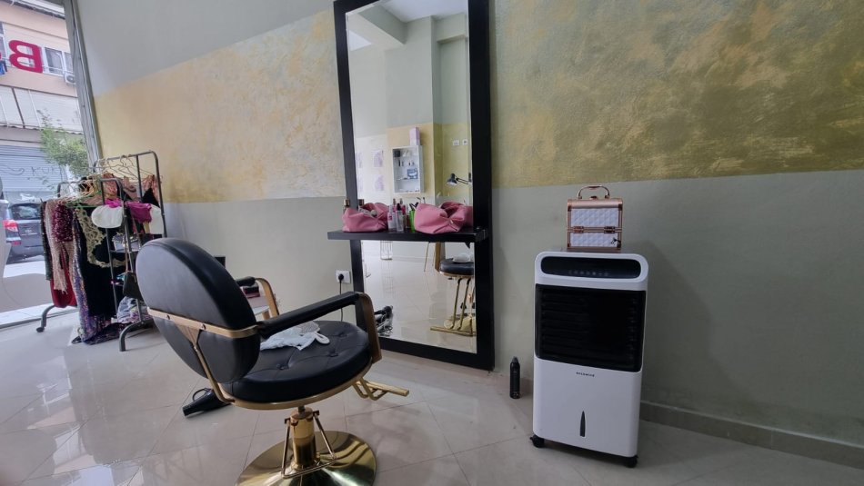 Tirane, shitet ambjent biznesi Kati 0, 37 m² 4.500.000 € (Shitet biznes Parukeri-Estetike e Kompletuar ne Astir ne zone me shume levizje)