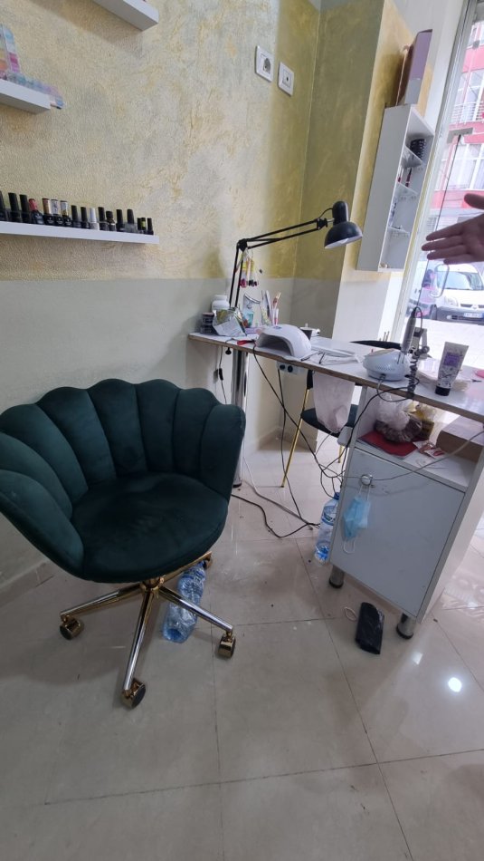Tirane, shitet ambjent biznesi Kati 0, 37 m² 4.500.000 € (Shitet biznes Parukeri-Estetike e Kompletuar ne Astir ne zone me shume levizje)