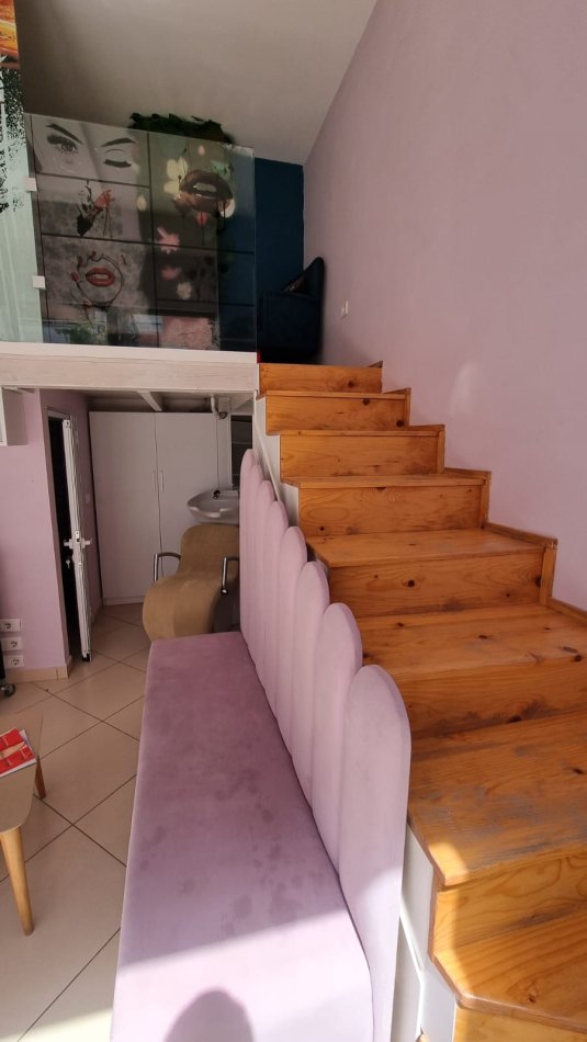 Tirane, jepet me qera ambjent biznesi Kati 1, 27 m² 350 € (JEPET ME QERA BIZNES, PARUKERI-ESTETIKE NE ASTIR.)