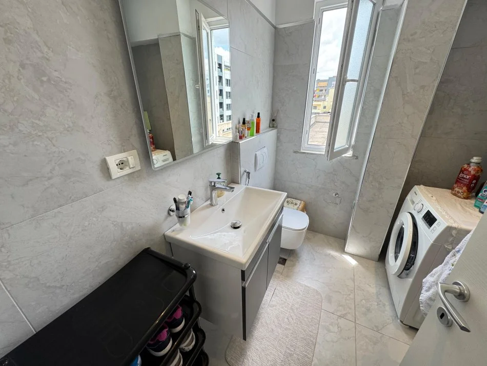 Tirane, shes apartament 3+1 Kati 9, 122 m² 248.000 € (rruga Muhamedin Llagami)