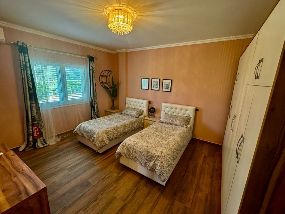 Tirane, jepet me qera apartament 2+1+Ballkon Kati 2, 100 m² 500 € (Vilat Arabe , Linze)