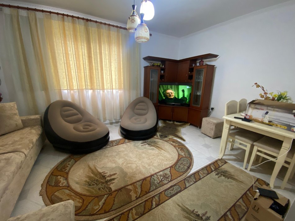 Tirane, jepet me qera apartament 1+1 Kati 1, 60 m² 300 € (Porcelan, Tiranë.)