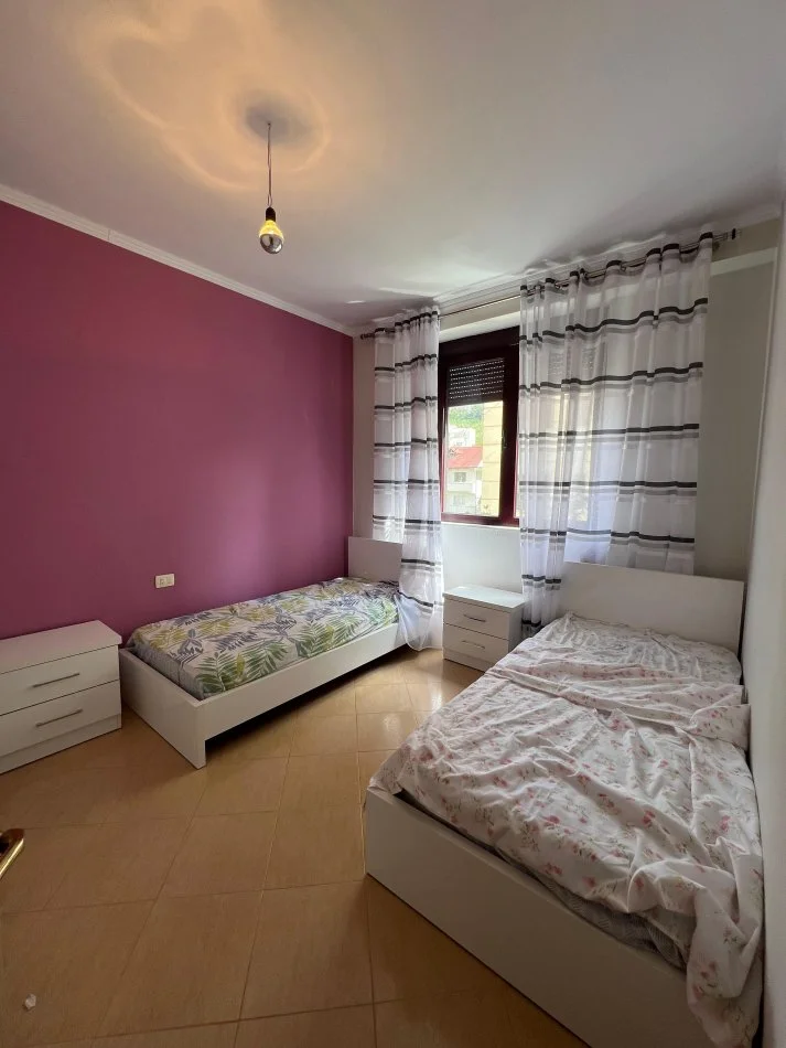 Tirane, jepet me qera apartament 2+1 Kati 2, 85 m² 400 € (Fresku)