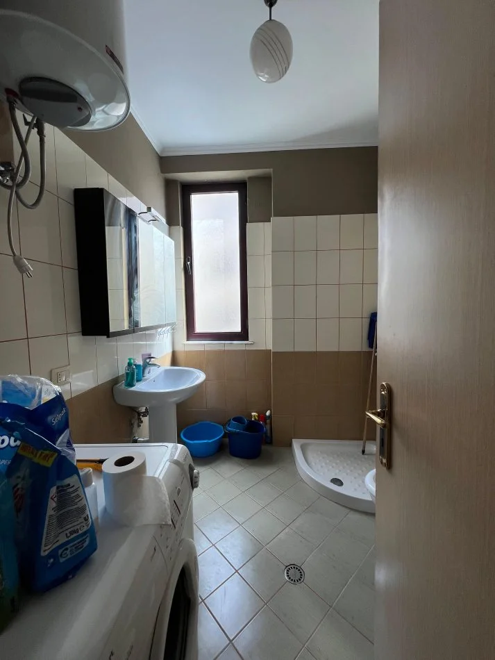 Tirane, jepet me qera apartament 2+1 Kati 2, 85 m² 400 € (Fresku)