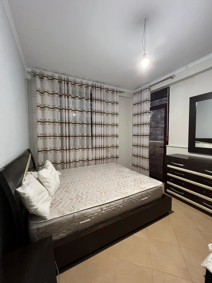 Tirane, jepet me qera apartament 2+1 Kati 2, 85 m² 400 € (Fresku)