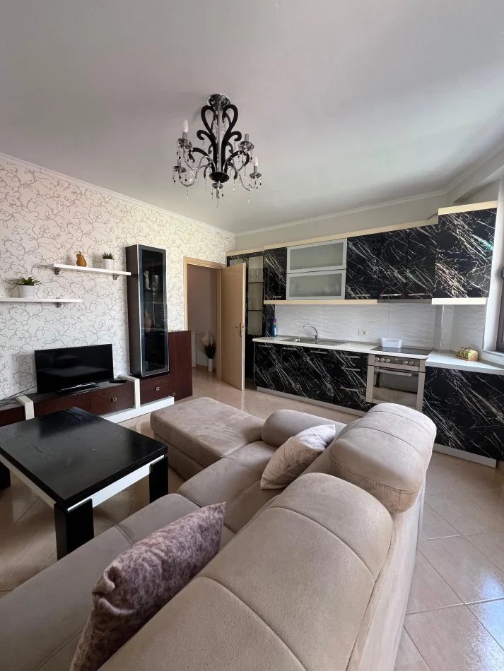 Tirane, jepet me qera apartament 2+1 Kati 2, 85 m² 400 € (Fresku)