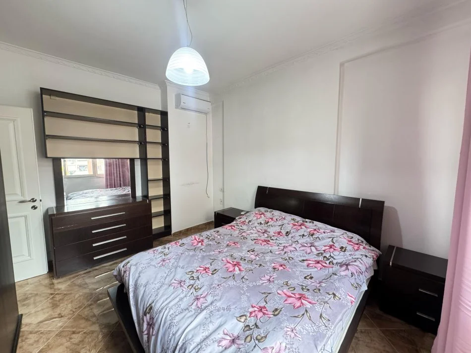 Tirane, jap me qera apartament 2+1+Ballkon Kati 4, 100 m² 550 € (rruga teodor keko)
