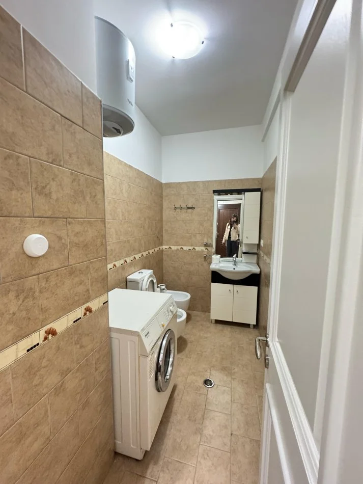 Tirane, jap me qera apartament 2+1+Ballkon Kati 4, 100 m² 550 € (rruga teodor keko)