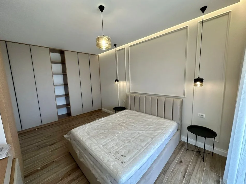 Tirane, jap me qera apartament 1+1+Ballkon Kati 8, 75 m² 650 € (ish Fusha Aviacionit)