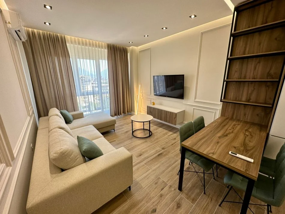 Tirane, jap me qera apartament 1+1+Ballkon Kati 8, 75 m² 650 € (ish Fusha Aviacionit)