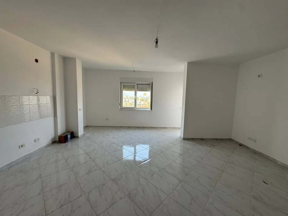 Durres, shitet apartament 2+1+Aneks+Ballkon Kati 5, 132 m² 135.000 € (Ish rajoni)