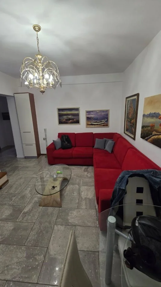 Tirane, jepet me qera apartament 2+1 Kati 4, 70 m² 550 € (medreseja)