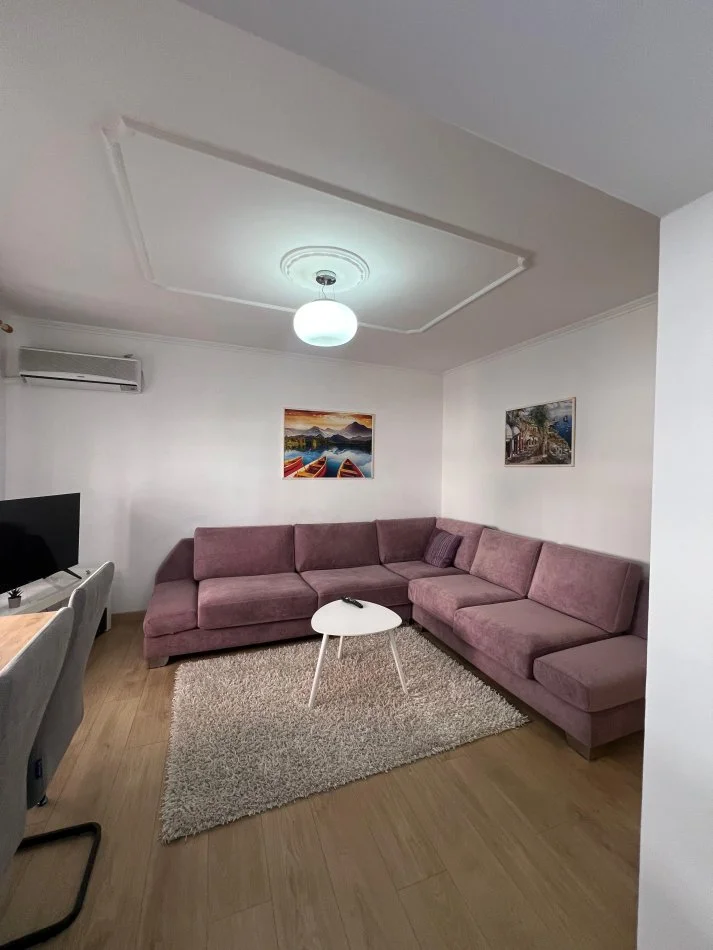 Tirane, jepet me qera apartament 1+1 Kati 2, 75 m² 600 € (Myslym Shyr)